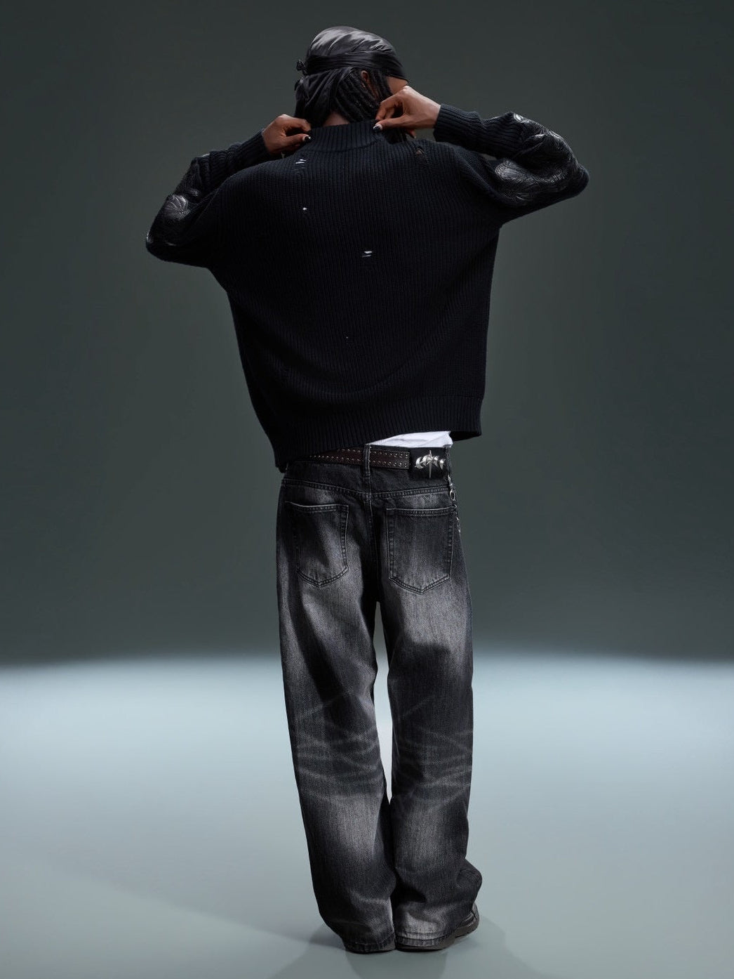 【The Boy Has No Patience】LEATHER PATCH DESTROYED ZIP SWEATER