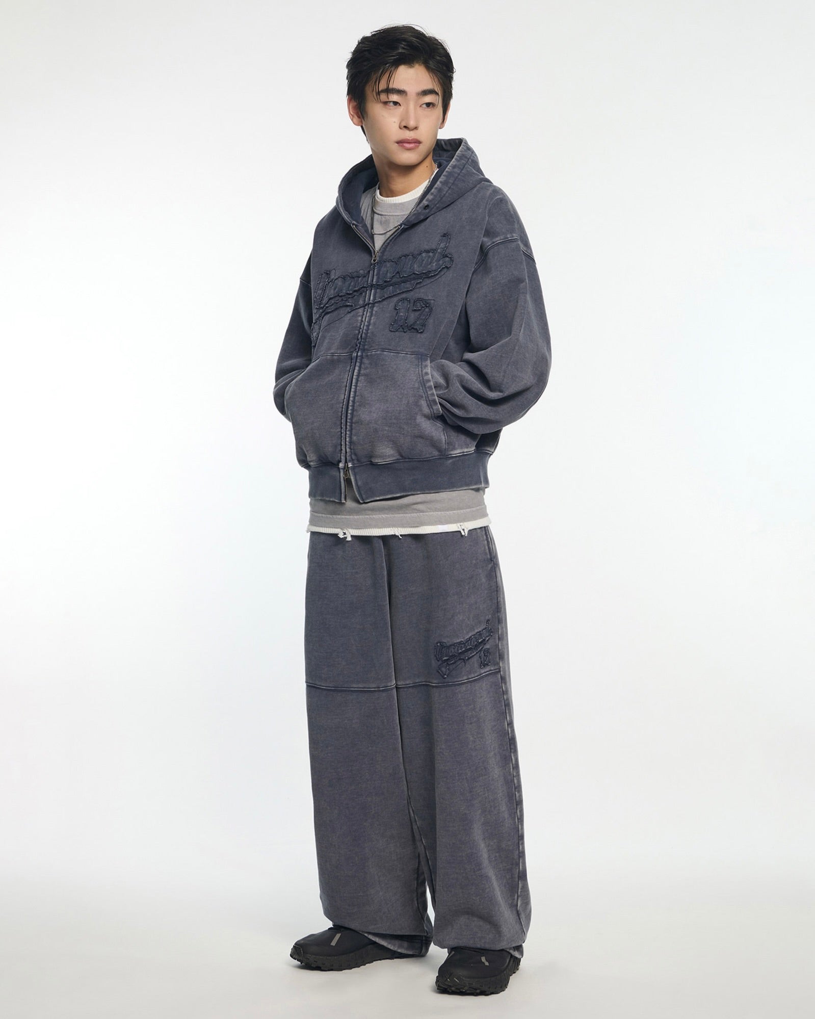 【NOMANUAL】APPLIQUE HOODED ZIP-UP