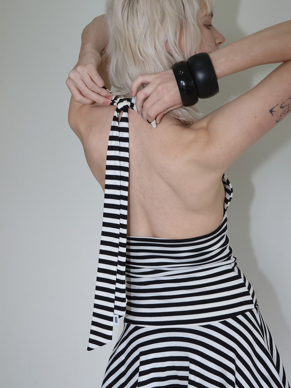 【CRANK】LOW BACK STRIPE HALTER DRESS