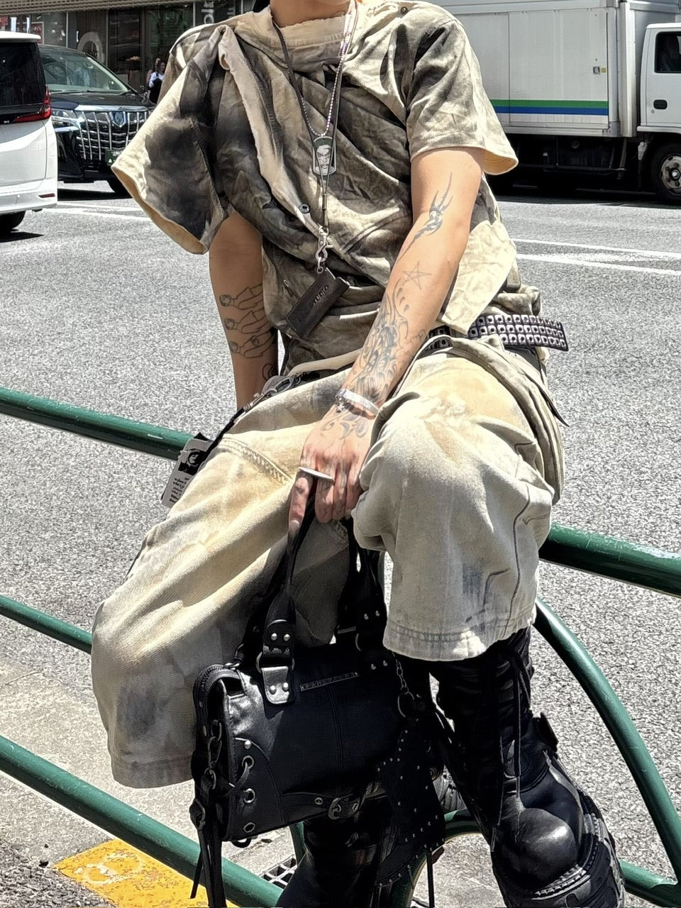 国際配送【Never mind the XU】vintage wash buggy half pants