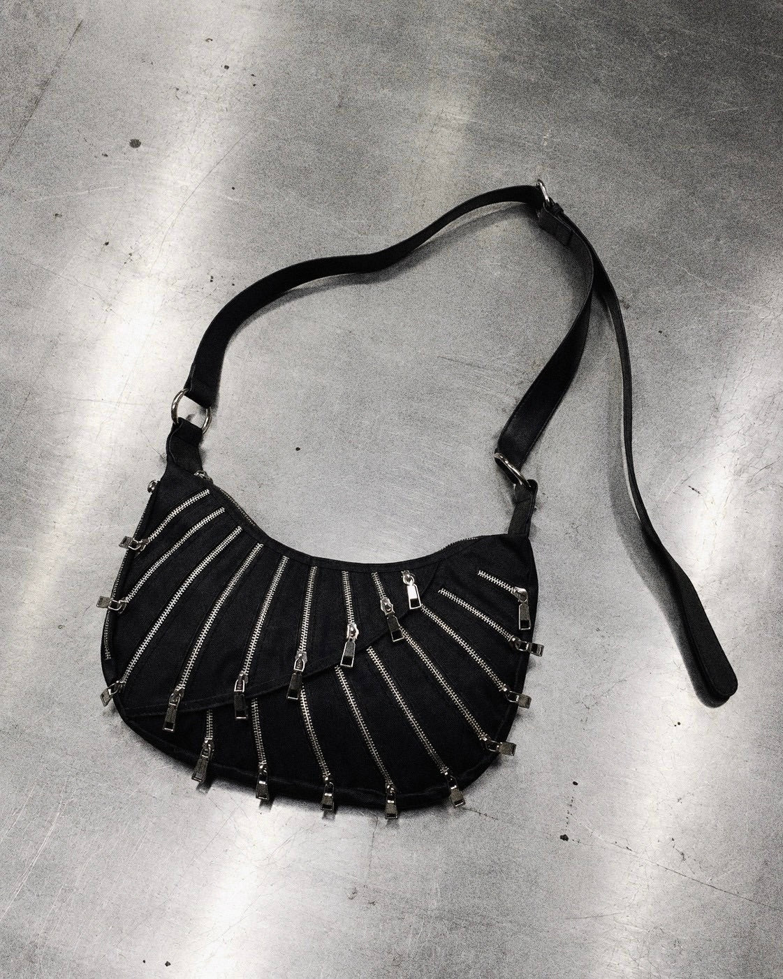 【YIKAI LABORATORY】EXOSKELETON ZIPPER BAG