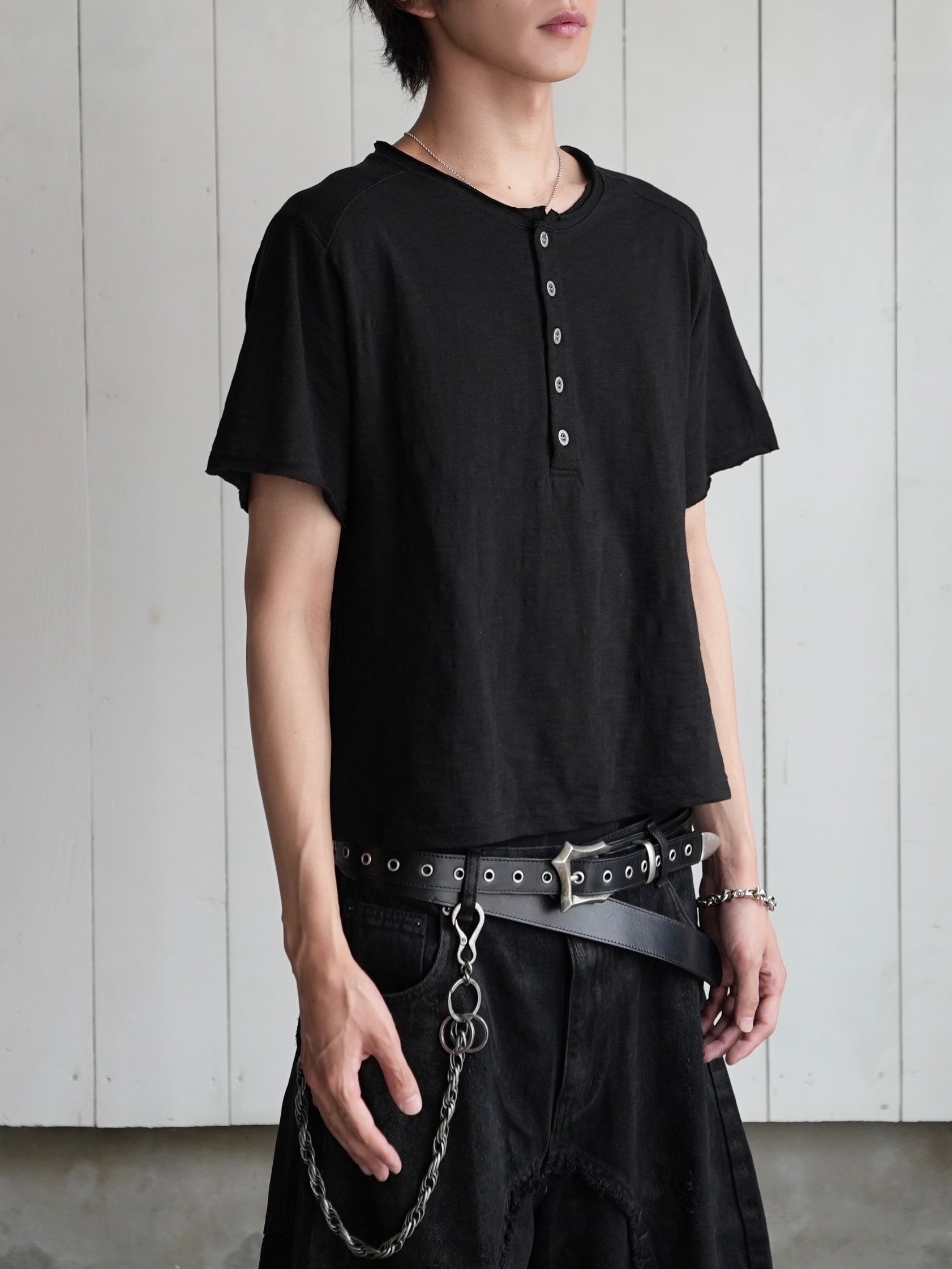 【CHIKASHITSU PLUS HIGH】Steel button short sleeve henley tee (2color)