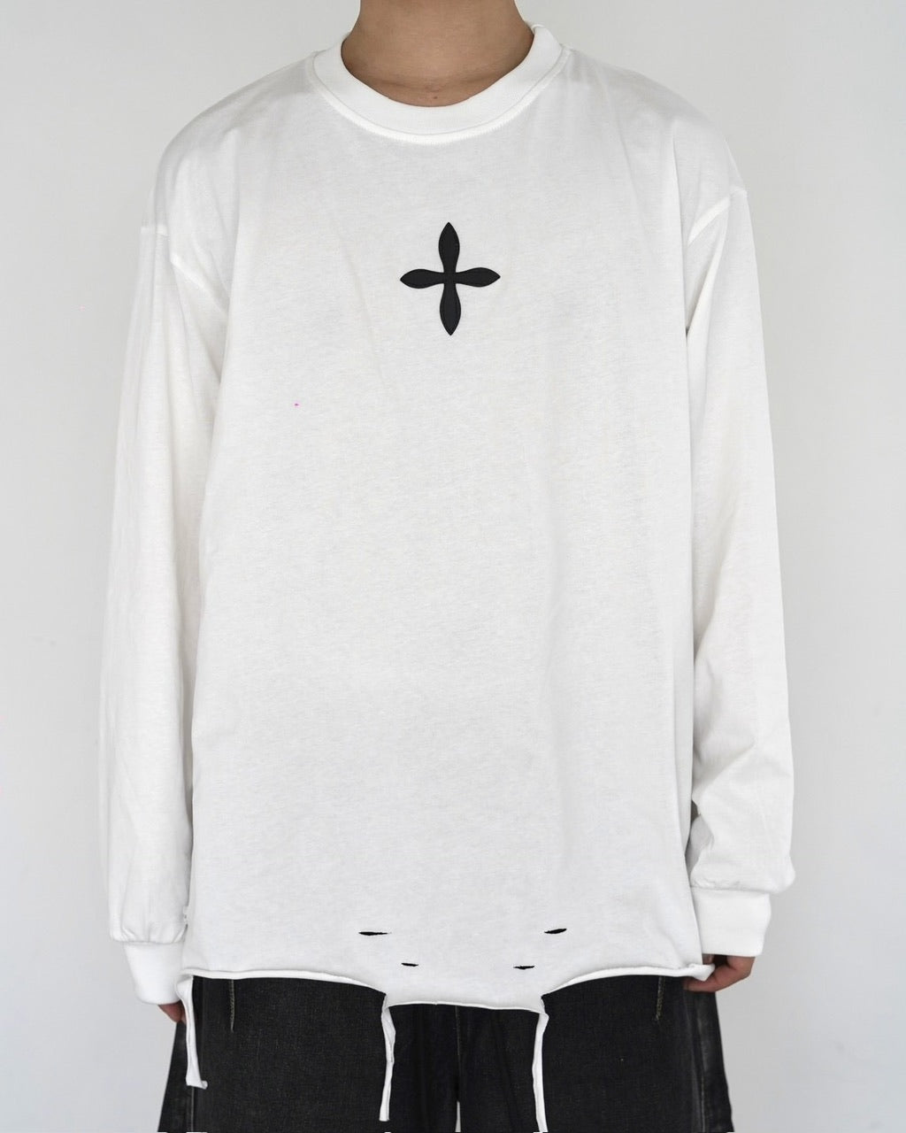 国際配送【LUV CODE】Cross distressed long sleeve