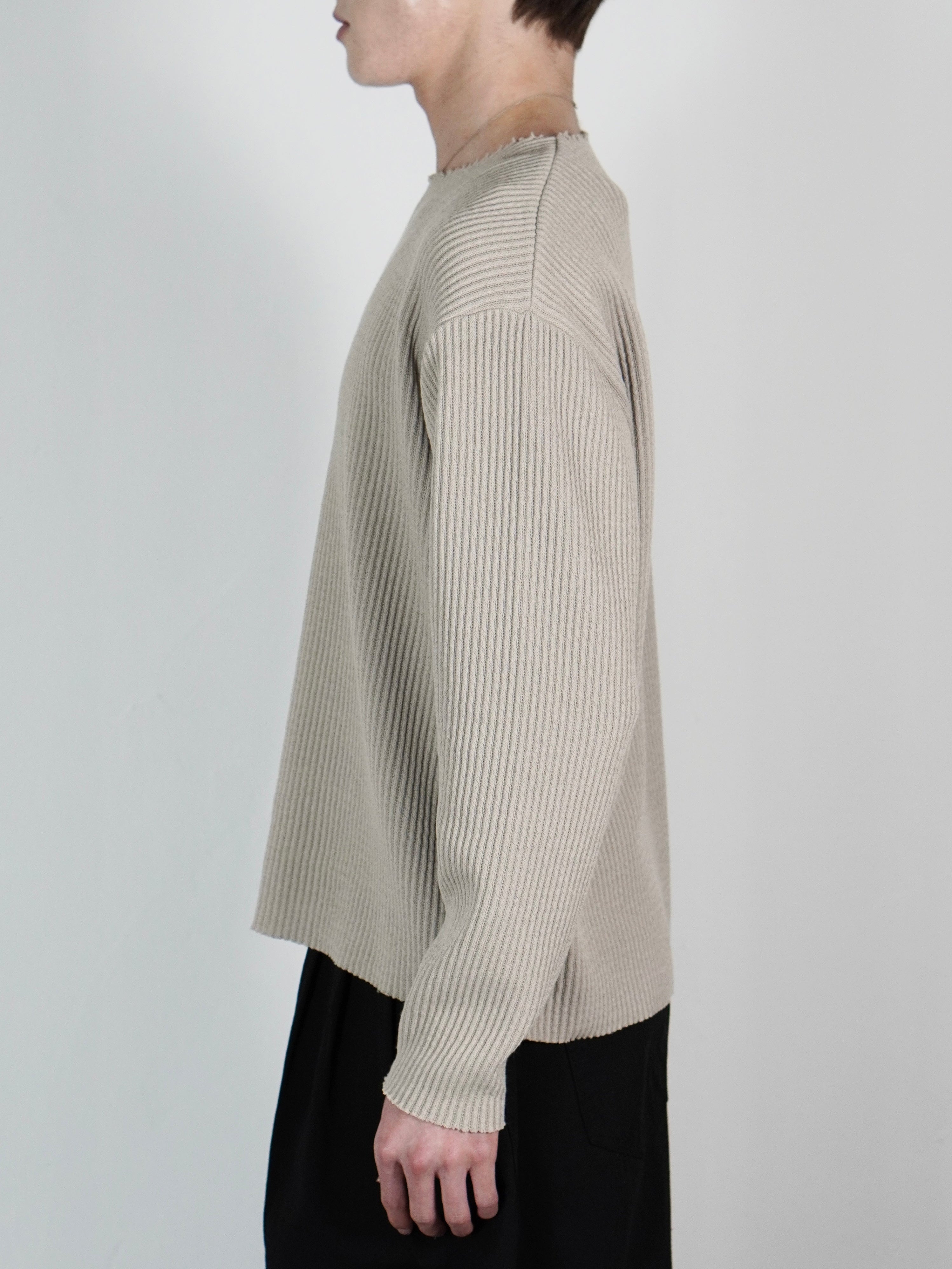 受注制【Chikashitsu +】cutting cropped tee (3color)