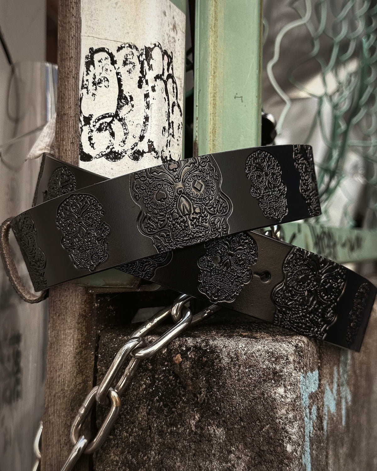 国際配送【Never mind the XU】Skull Embossed Leather Belt