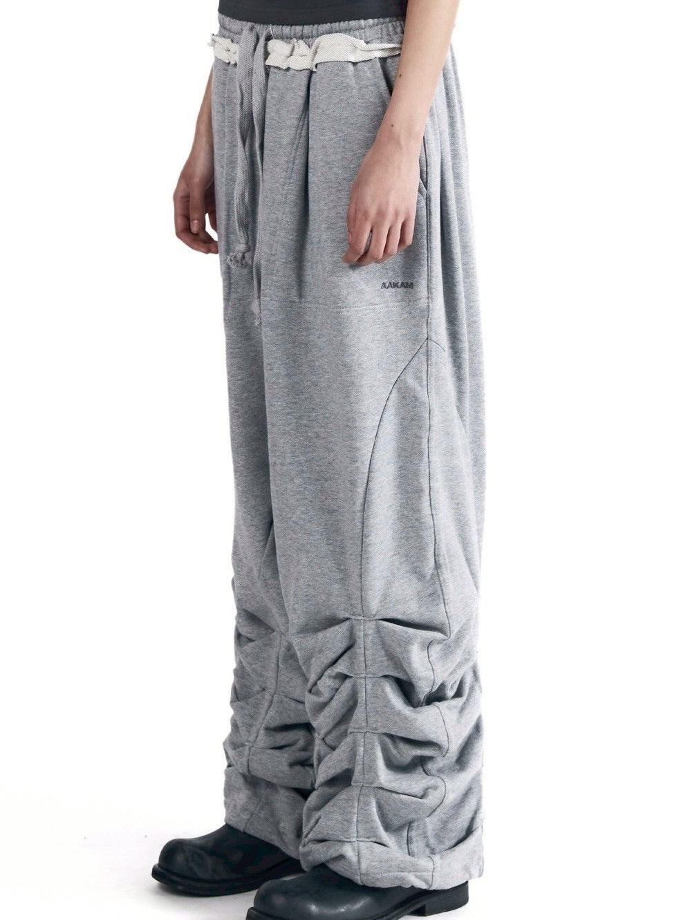 【AAKAM】Sediment Pin-Tuck Sweatpants