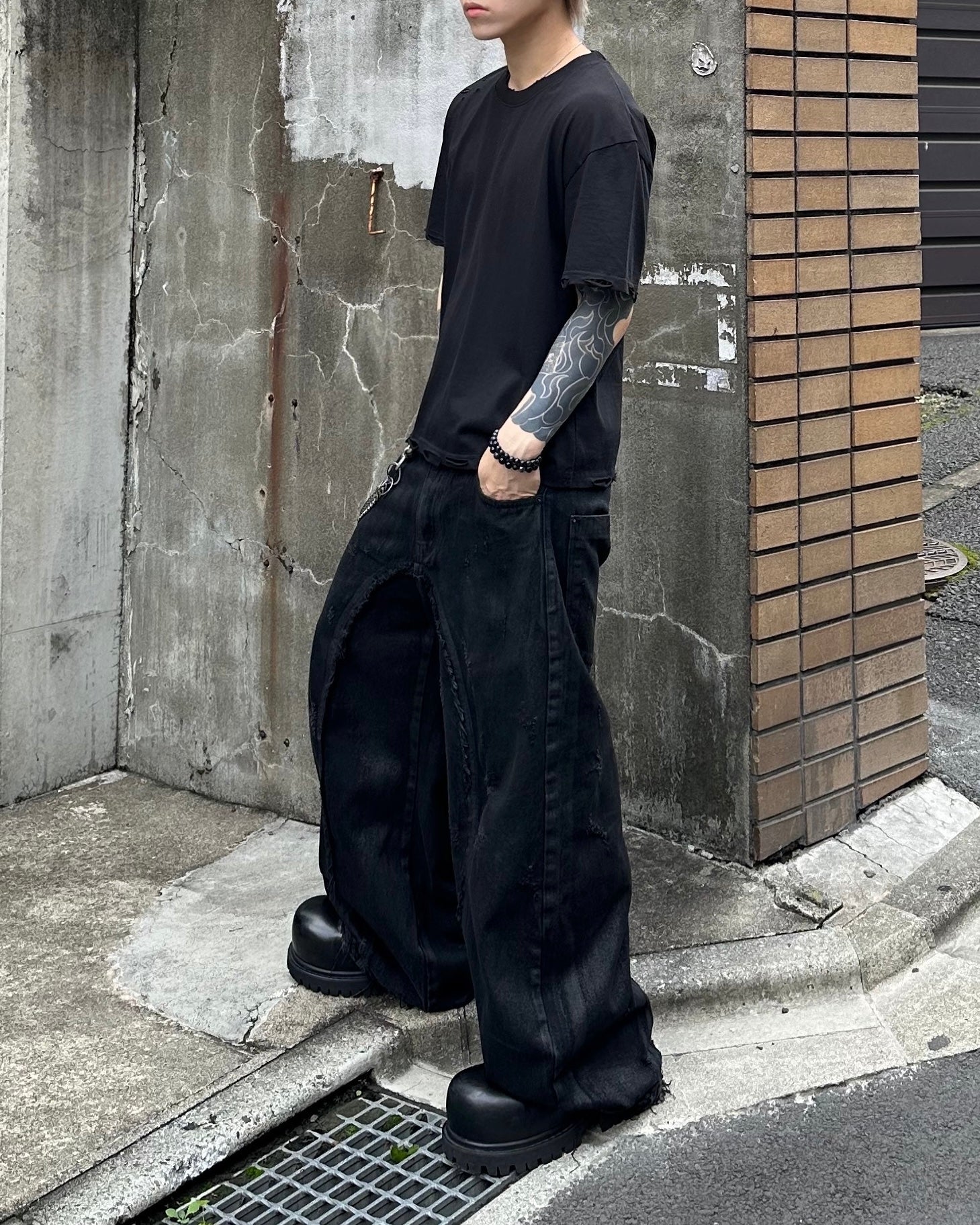 大阪店WEB限定受注制【Chikashitsu +】grunge damage crop t-shirt (3color)