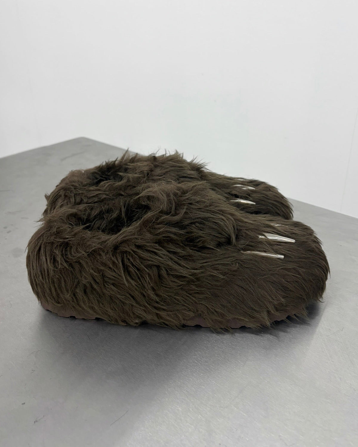 9/18 20:00 発売
国際配送【Nerd out XU】Kumasan Fur Slippers