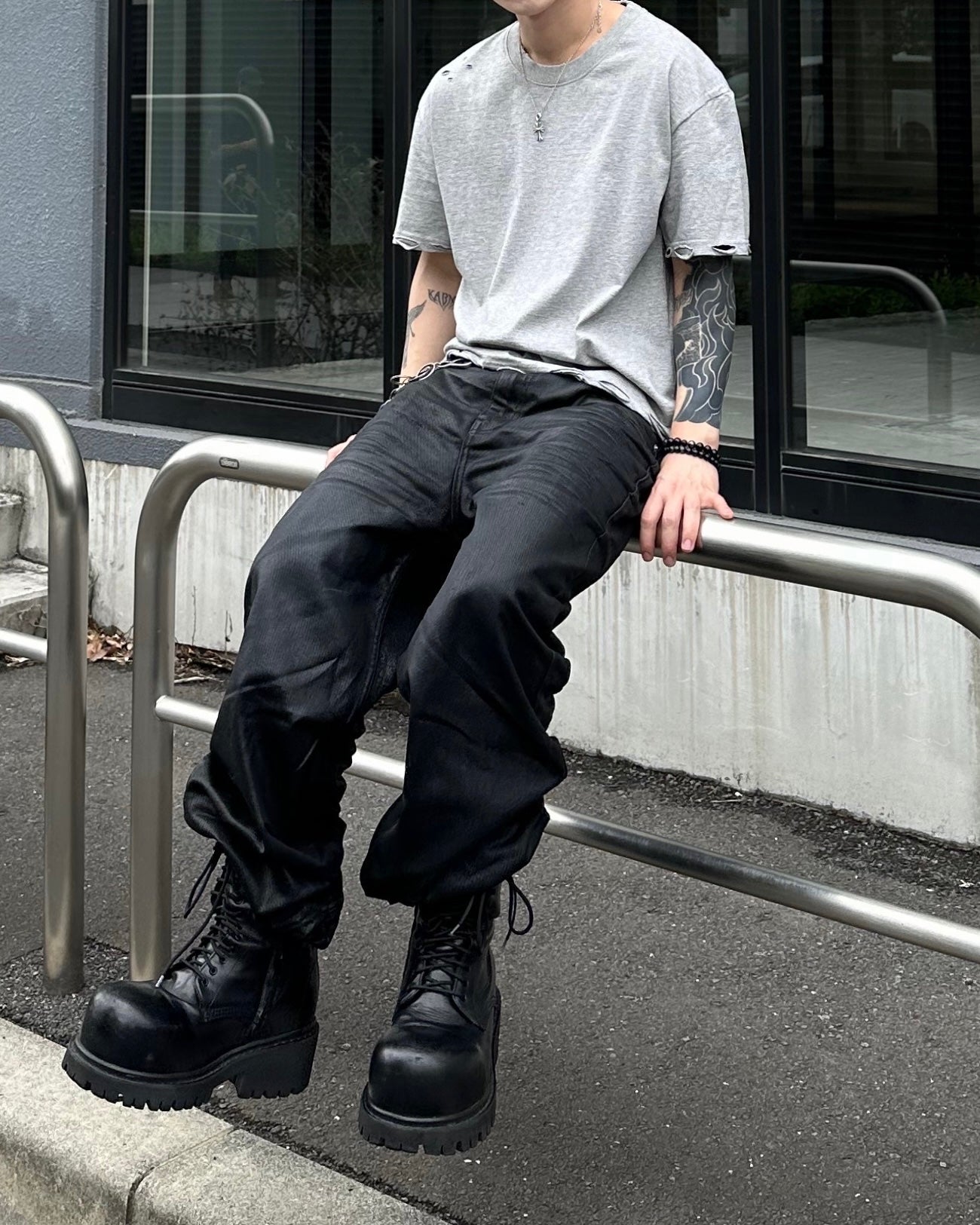 大阪店WEB限定受注制【Chikashitsu +】grunge damage crop t-shirt (3color)