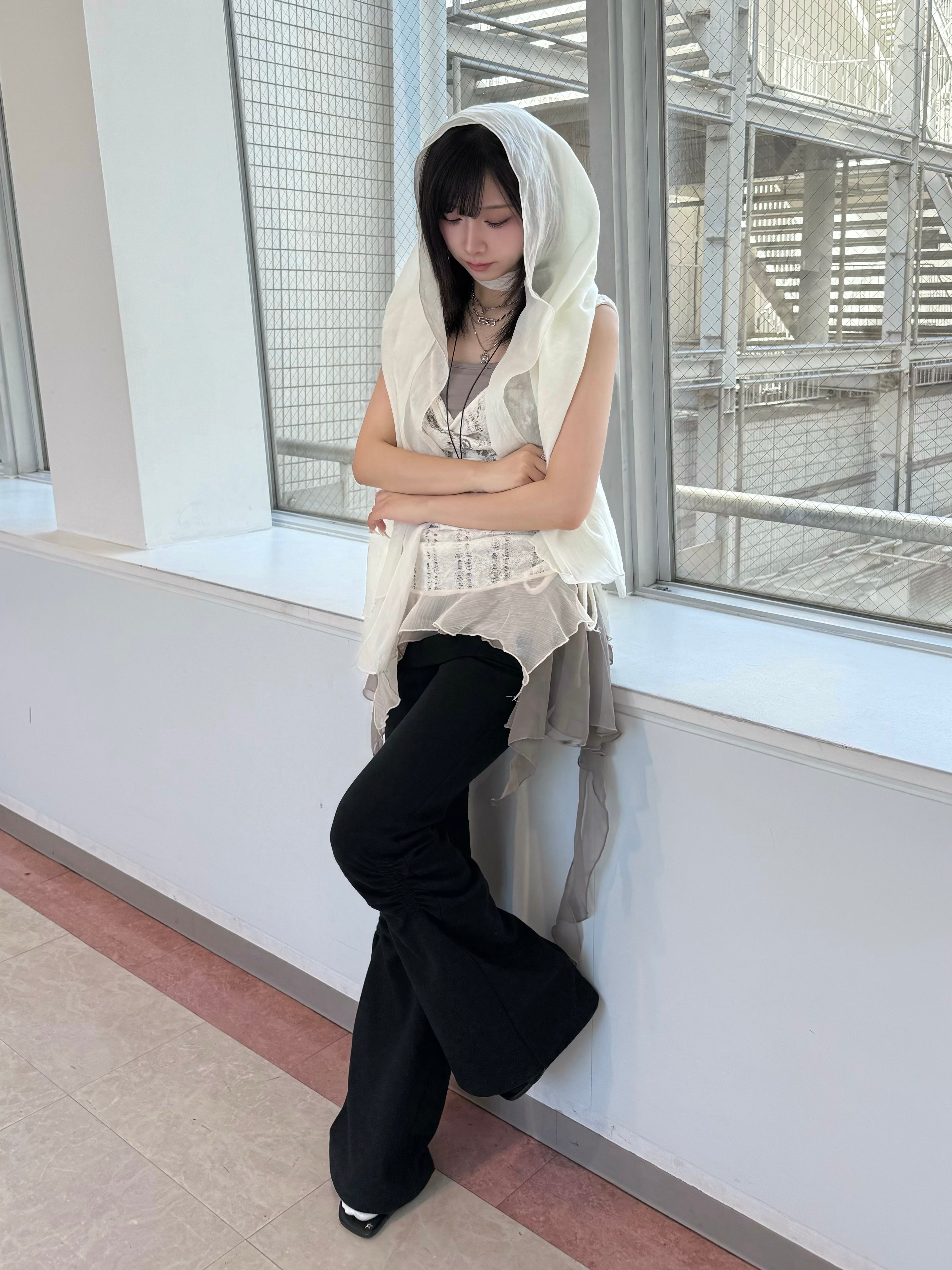 受注制【nmtc+】asymmetry wave strap camisole (2color)