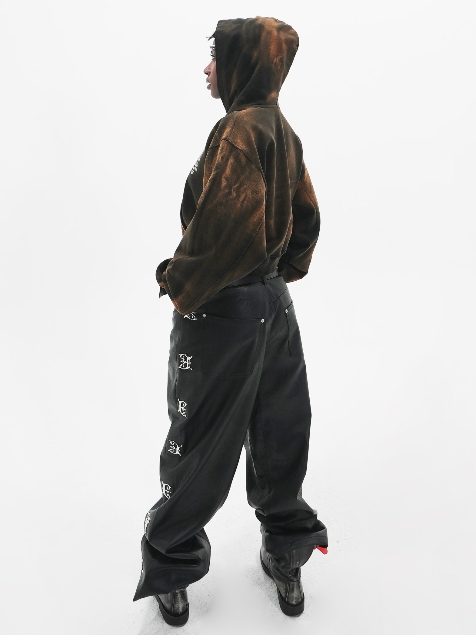 【E RIN AI E】MULTIVERSE RUST CROP HOODIE