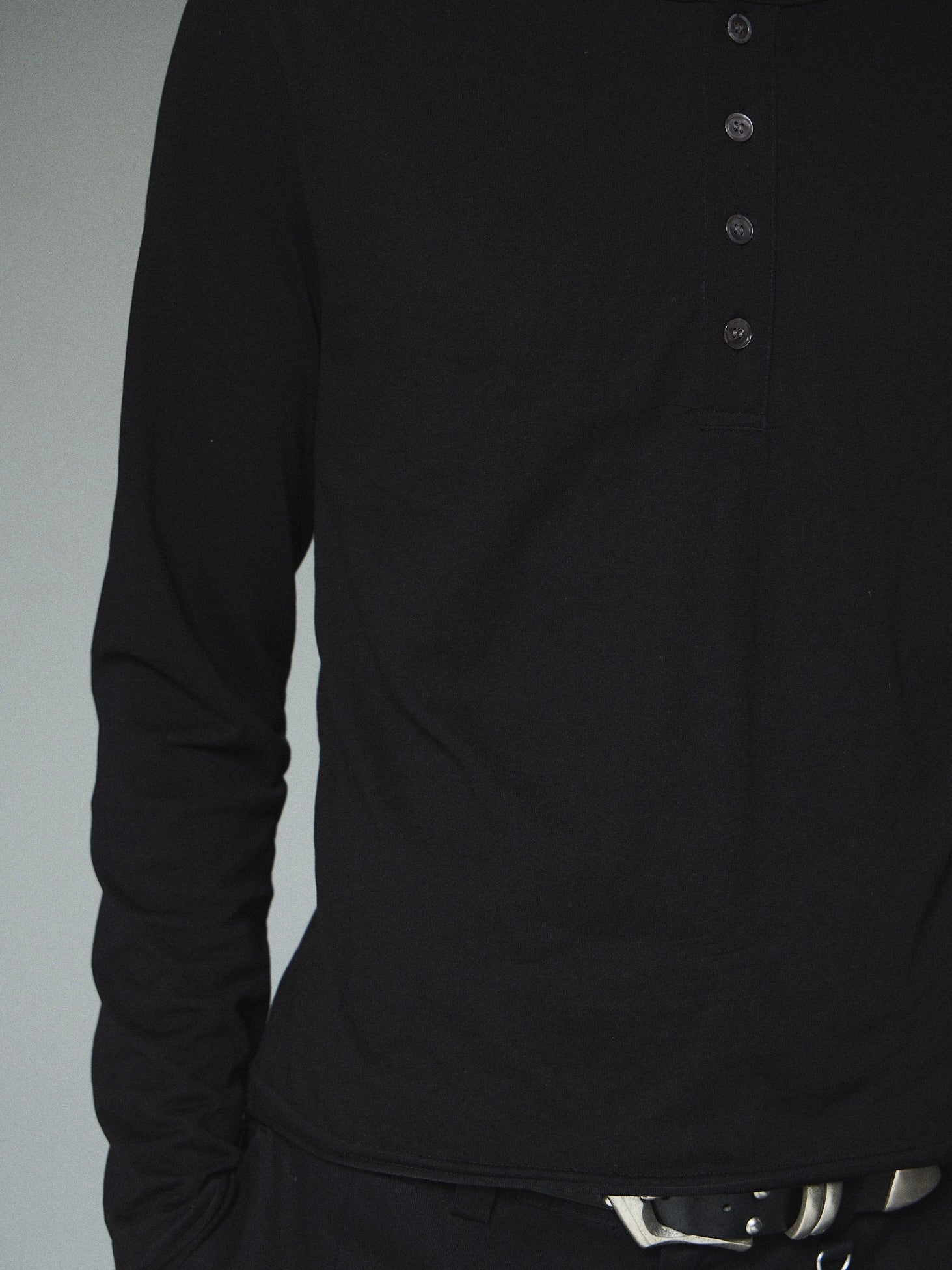 7/10 20:00 発売【CS】cut off henley neck tee