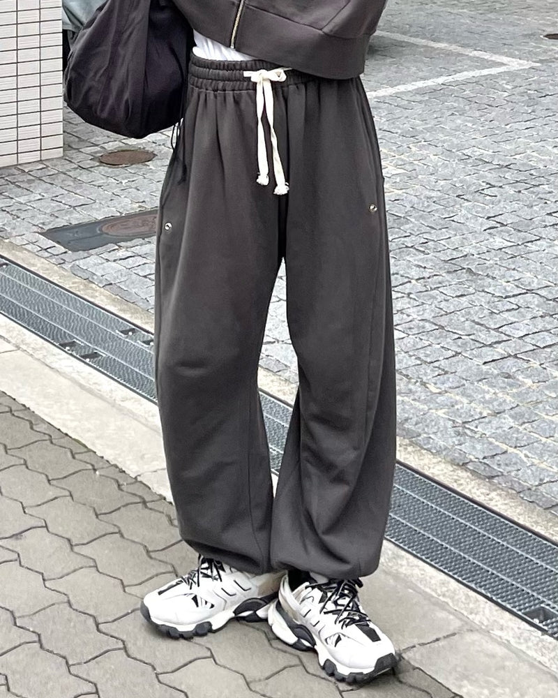 【Chikashitsu +】side button balloon sweat pants (3color)