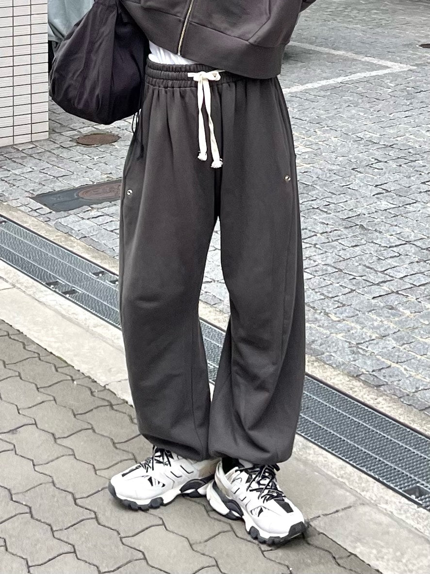 【Chikashitsu +】side button balloon sweat pants (3color)