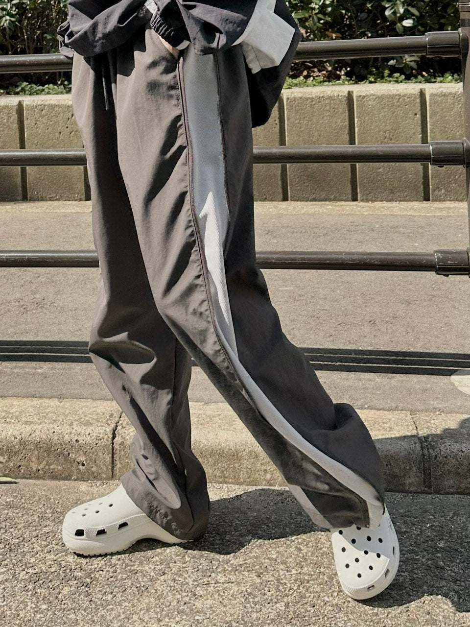 受注制【Chikashitsu +】side zip wide nylon pants (3color)