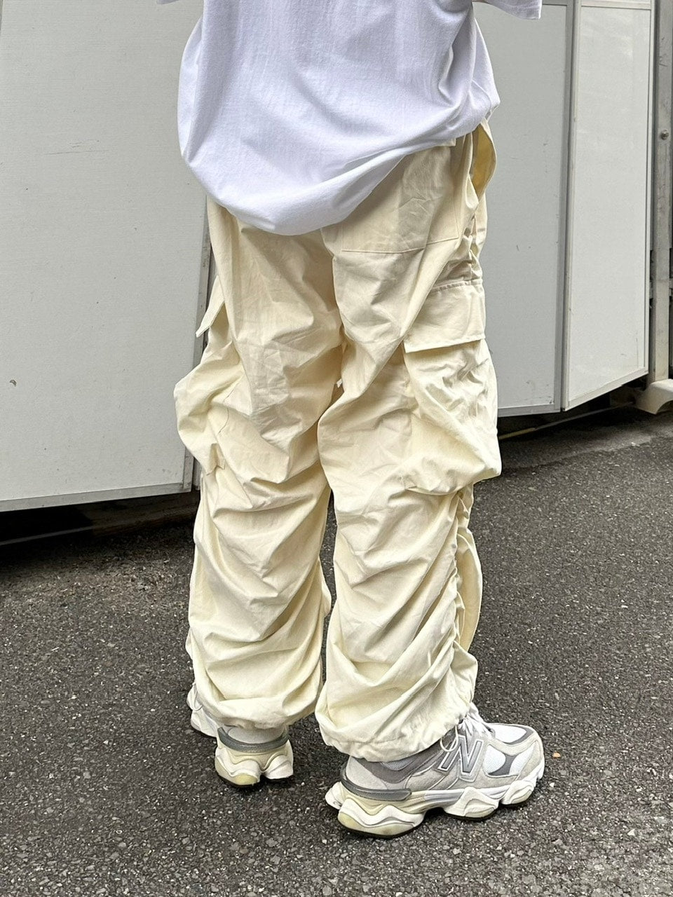 受注制【Chikashitsu +】oversized gather cargo pants (3color)