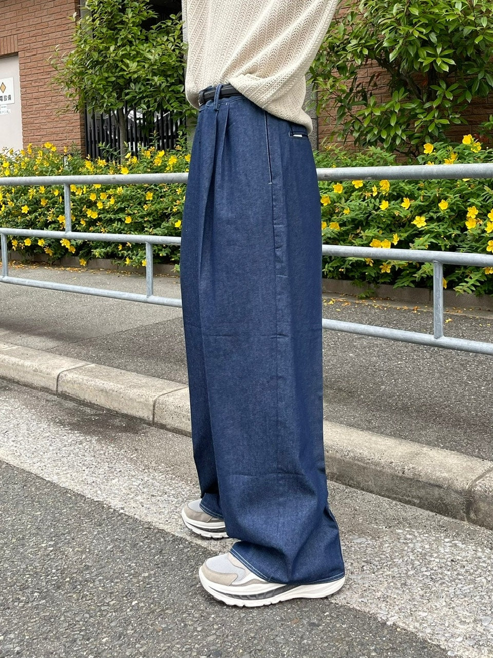 受注制【Chikashitsu +】2tuck denim slacks (2color)