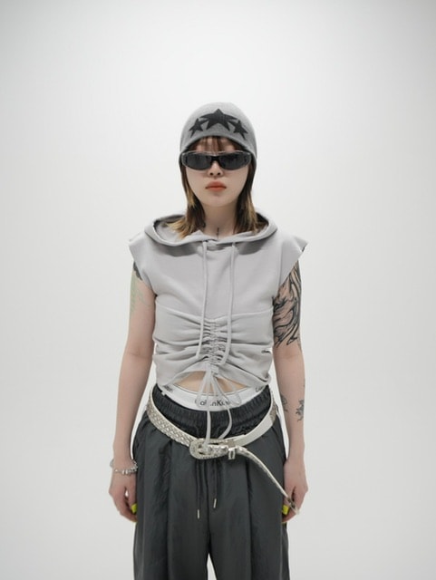 受注制【Never mind the XU】shirring cropped hoodie (2color)