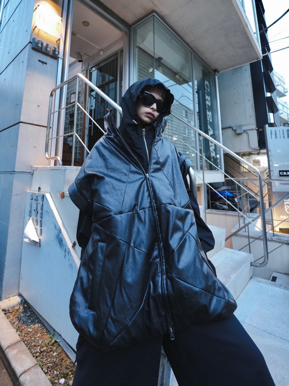 【DIG YOUR OWN GRAVE】star leather vest (2color)