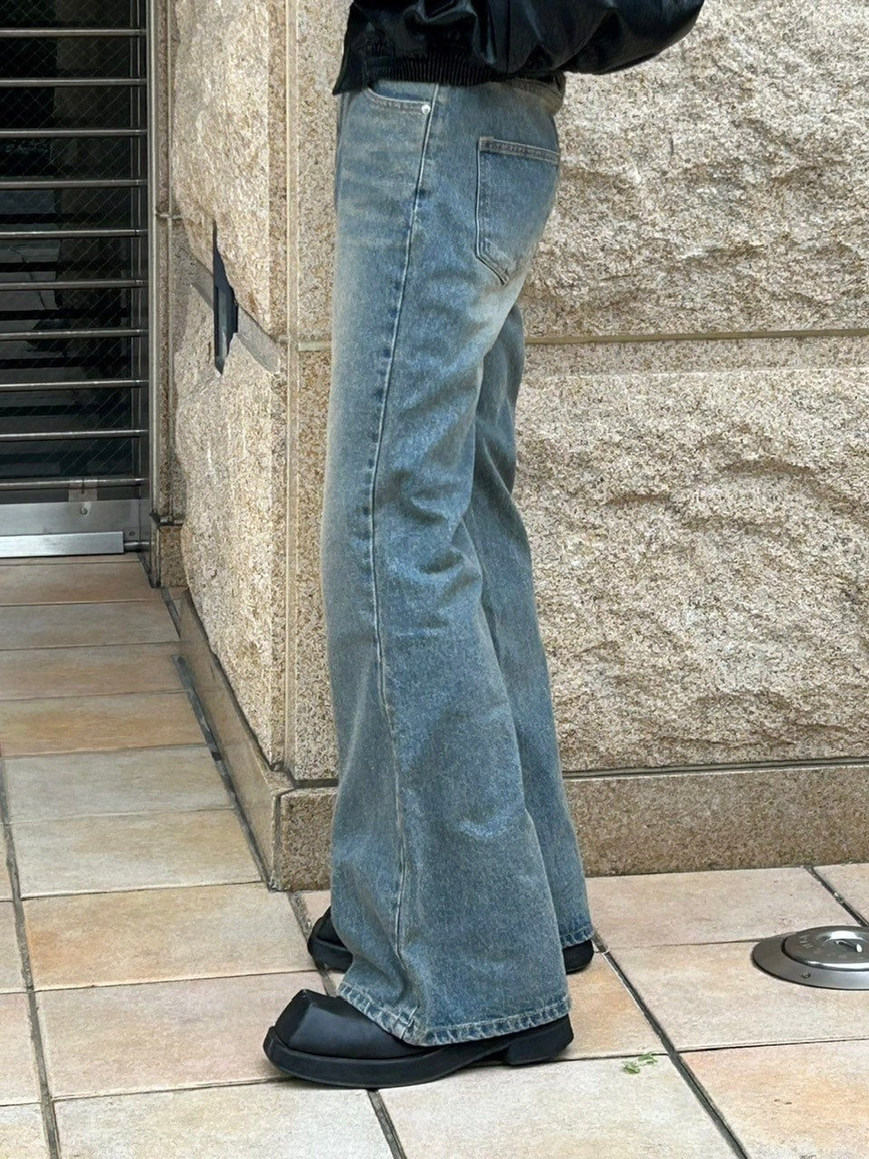 【Chikashitsu +】vintage wash bootscut denim pants (2color)