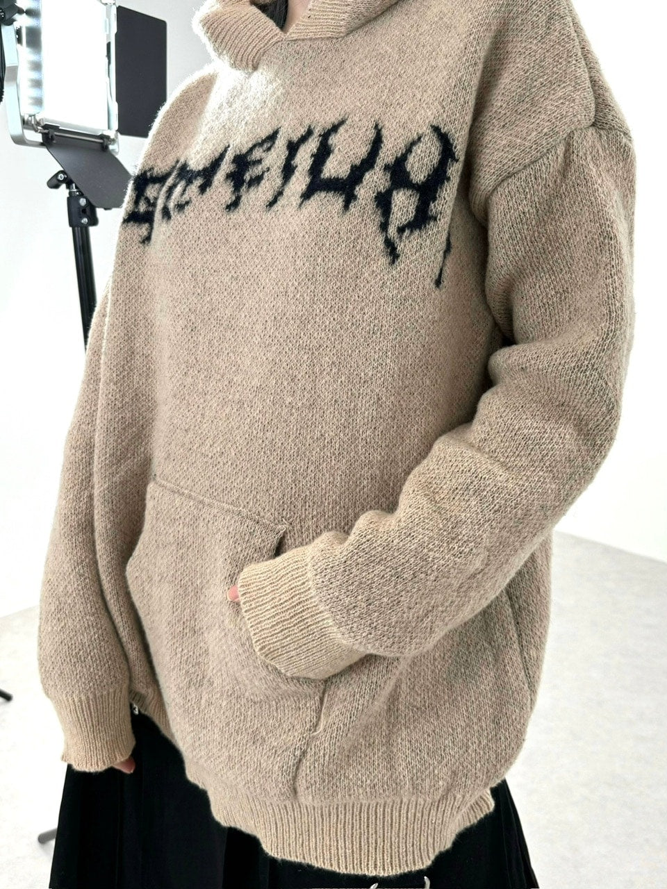 国際配送【Never mind the XU】bone hooded sweater (2color)