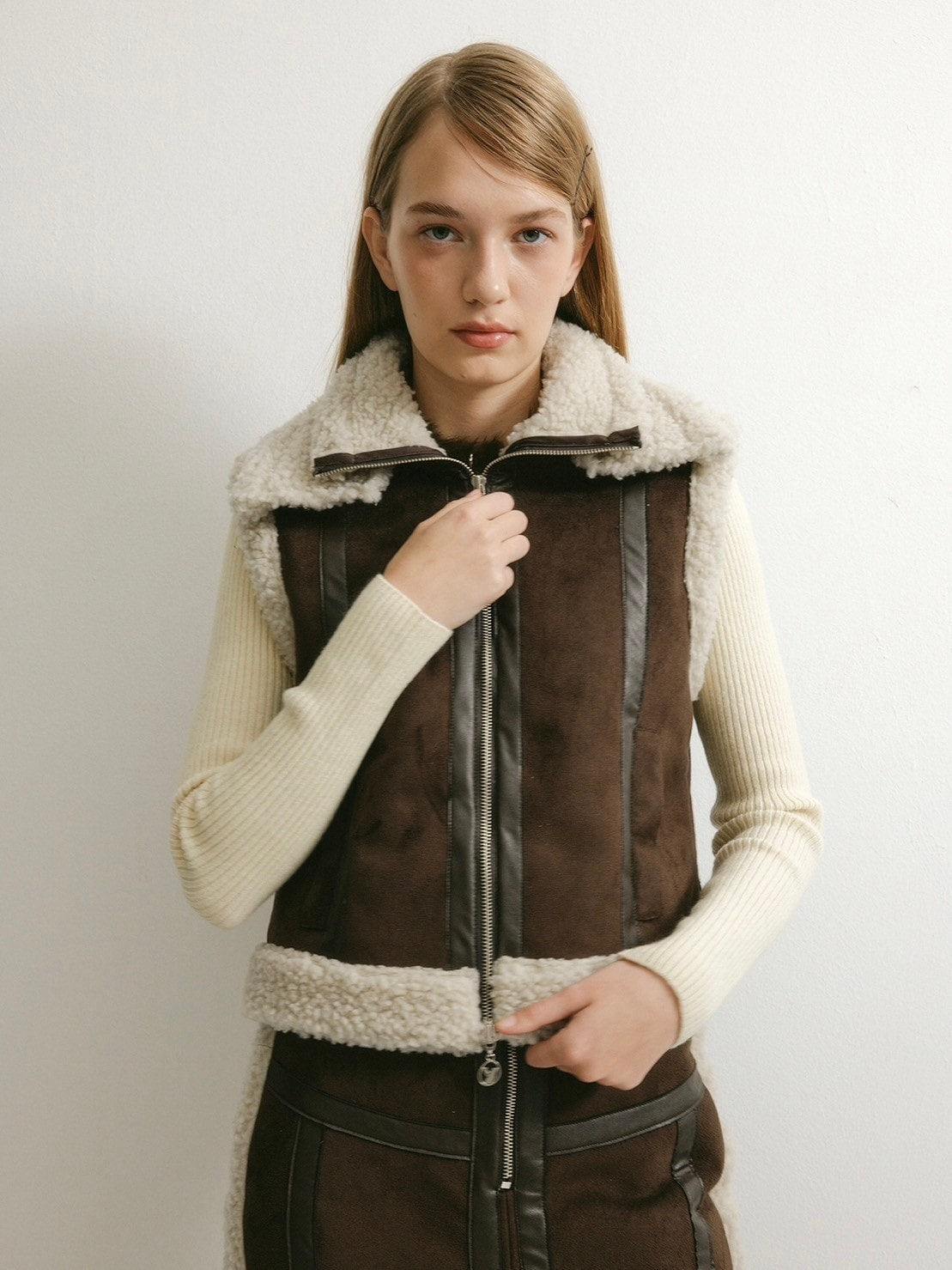 【YUSE】DETACHABLE COLLAR SHEARING SUEDE VEST