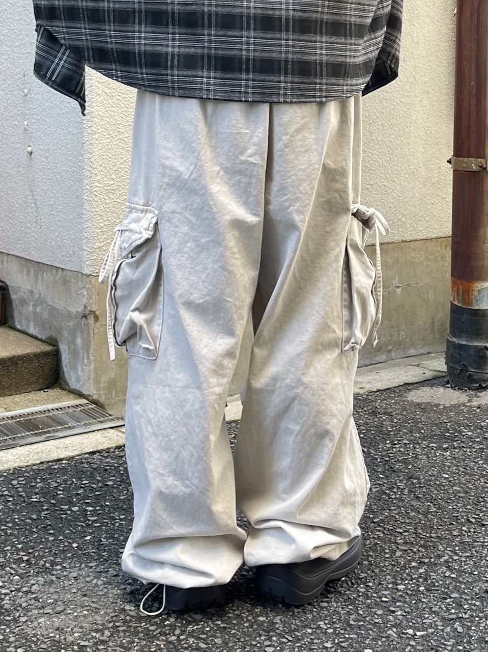 受注制【Chikashitsu +】pigment wash side rope cargo pants (2color)