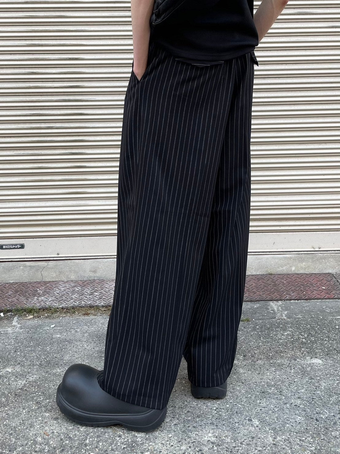 受注制【Chikashitsu +】stripe tuck slacks / 【チカシツプラス】ストライプボーダータックスラックス