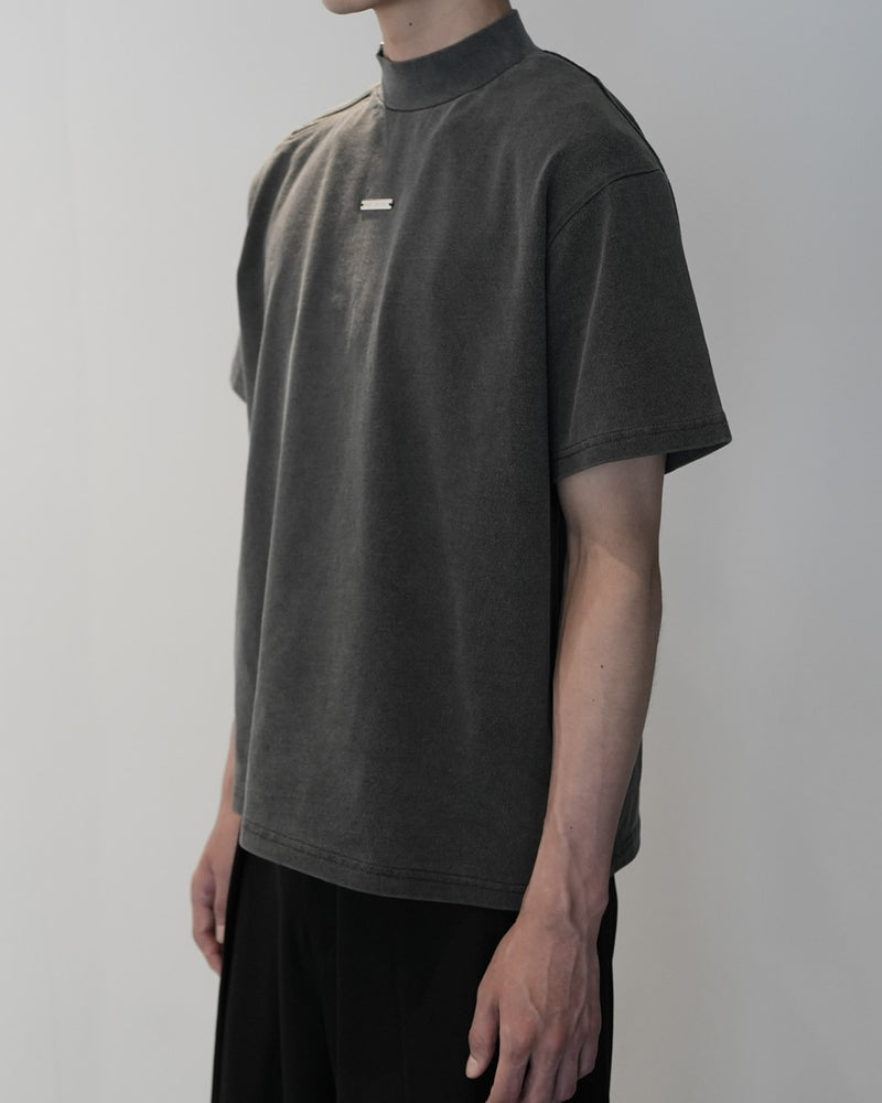 【CS】Shoulder zip mockneck tee (pigment black) / 【シーエス】ショルダージップモックネック半袖Tシャツ
