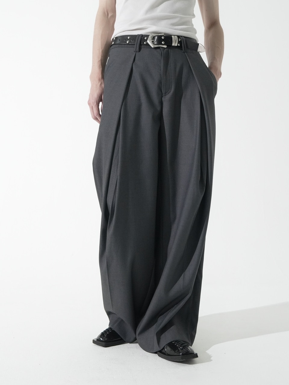 【CS】cross tuck drape slacks (charcoal)