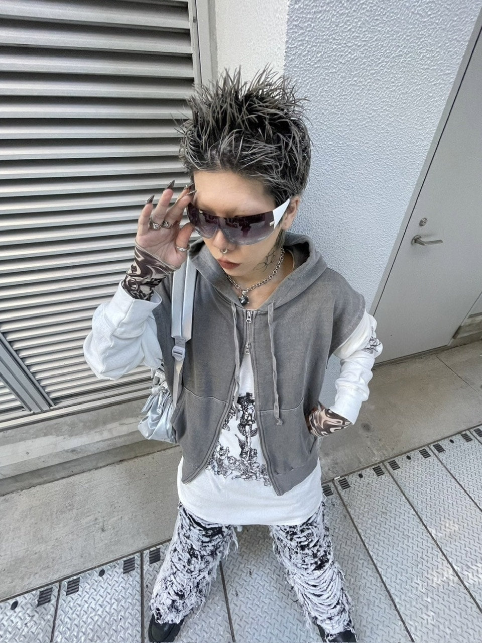 受注制【Never mind the XU】pigment sleeveless zip up hoodie (2color)