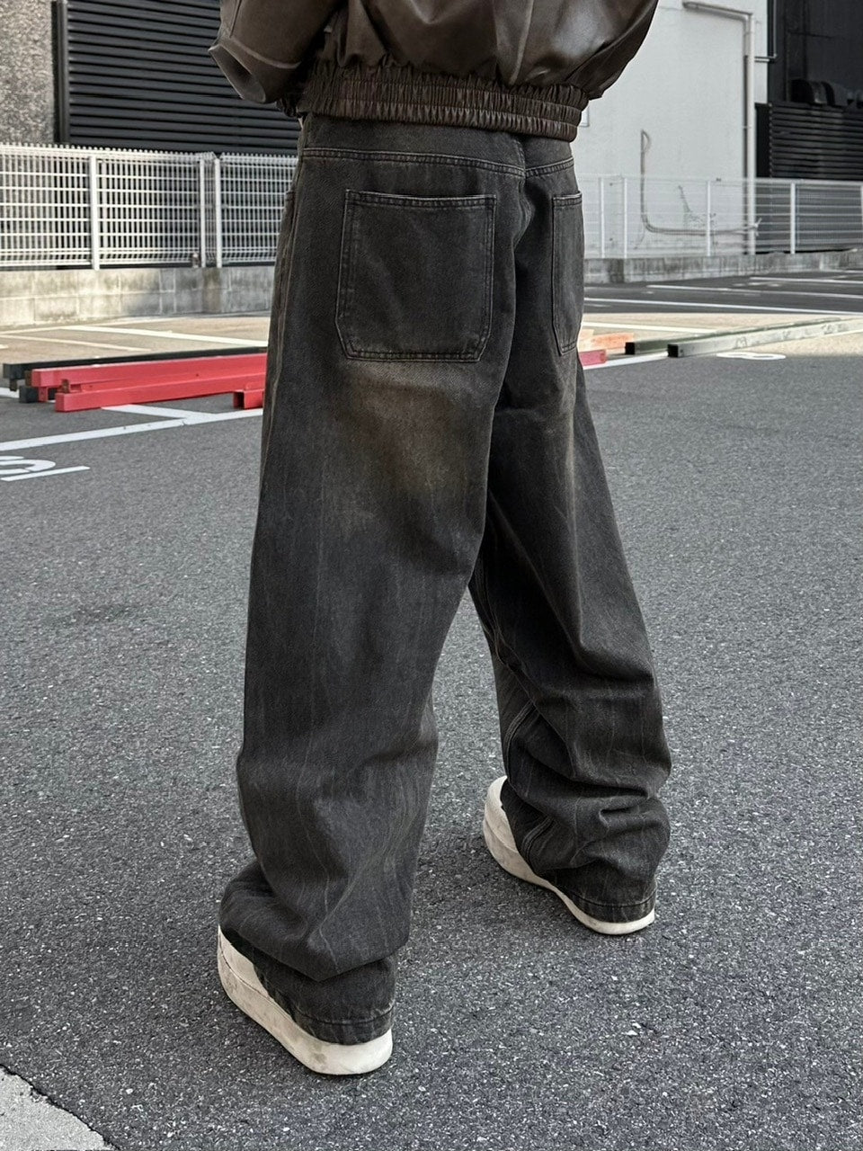 大阪店WEB限定受注制【Chikashitsu +】vintage wash wide denim pants (brown)