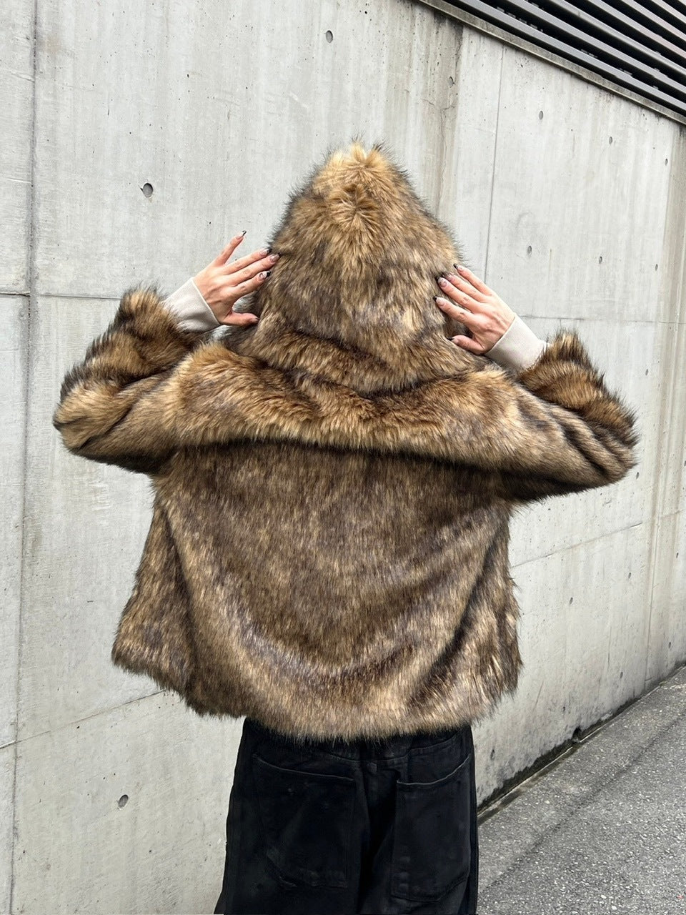 受注制【Chikashitsu +】hooded cropped fur blouson (2color)