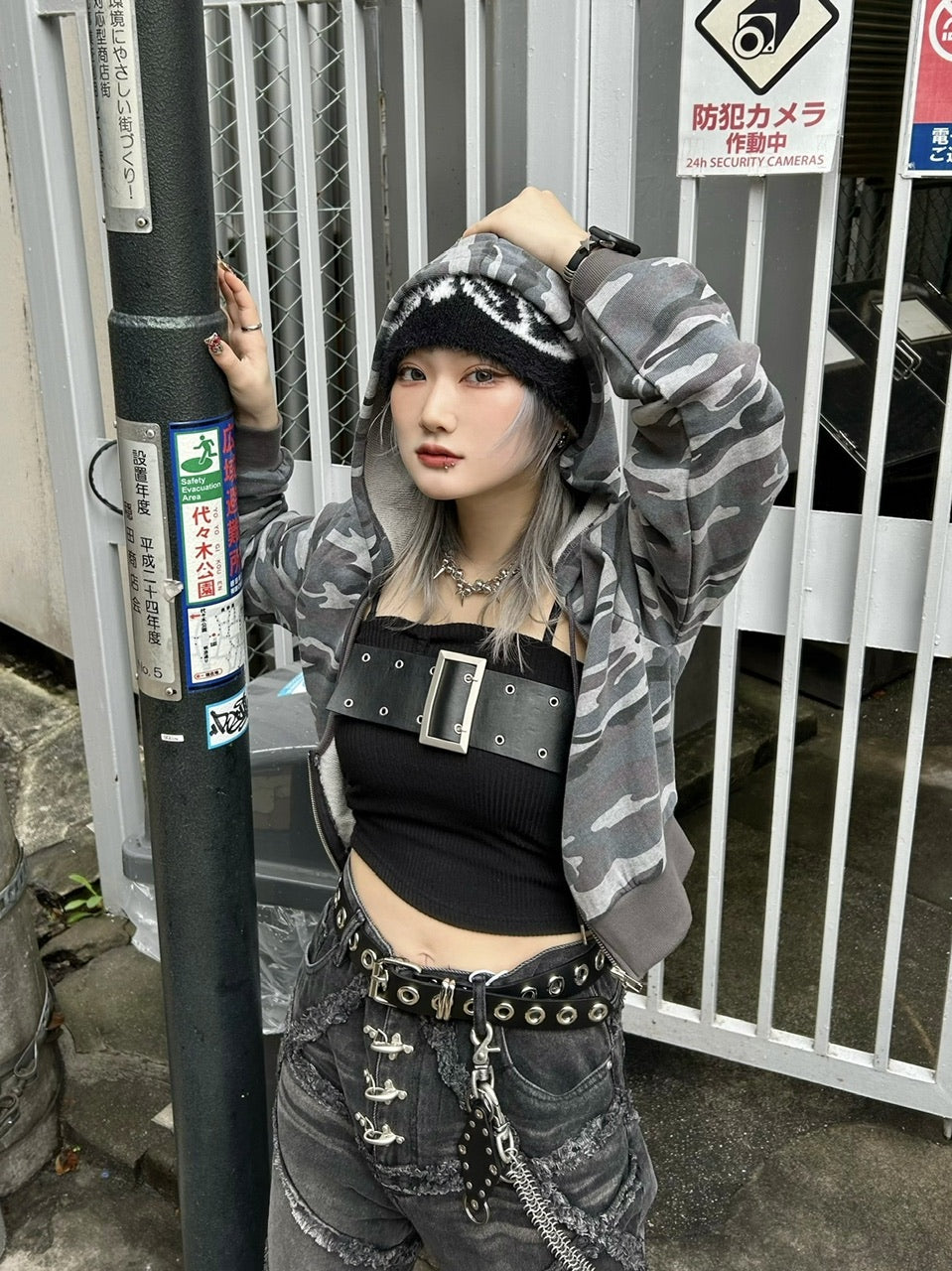 受注制【Never mind the XU】camouflage crop hoodie (2color)