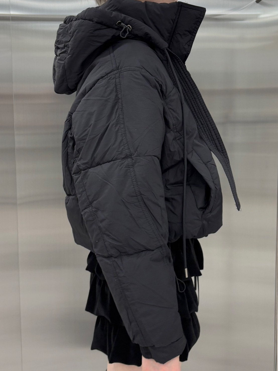 受注制【nmtc +】strap padding hood jacket (2color) / 【エヌエムティーシープラス】ストラップパディングフード長袖ダウンジャケット