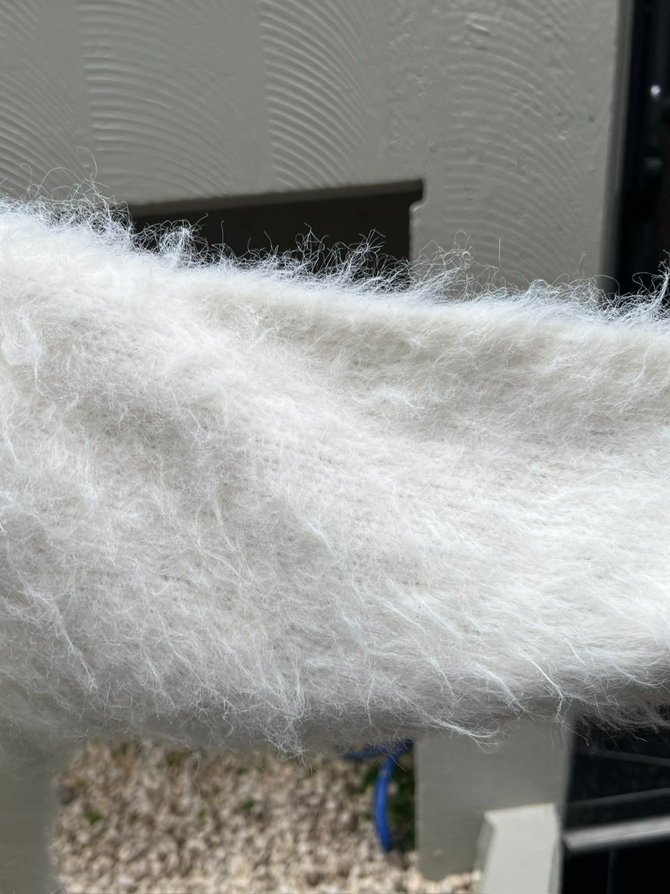 【Chikashitsu +】half off shoulder button knit (3color)