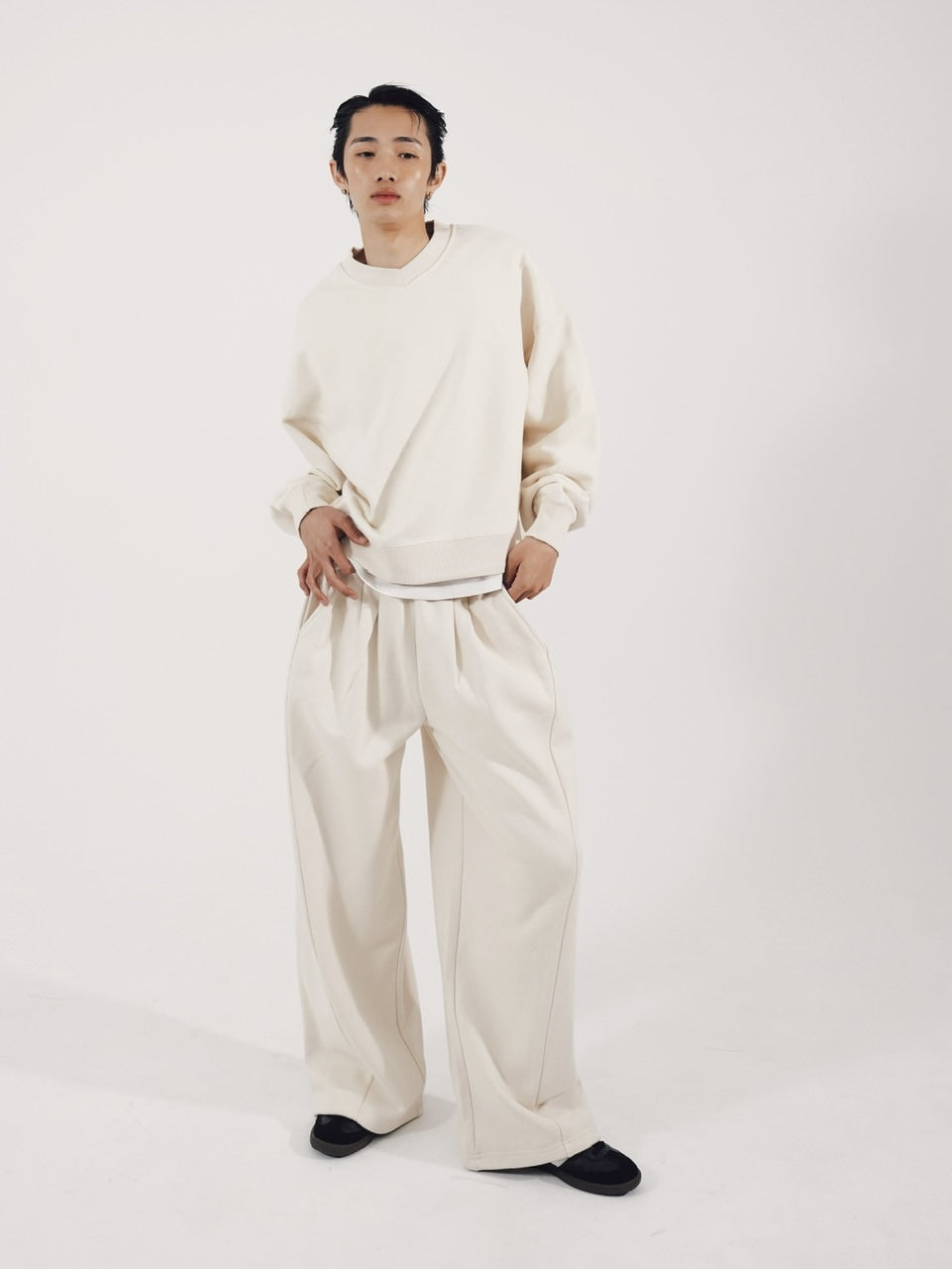 【CS】cropped vneck sweat shirt (ivory)
