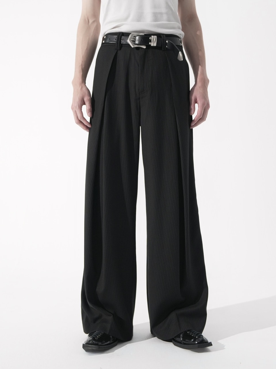 【CS】stripe cross tuck drape slacks (black)
