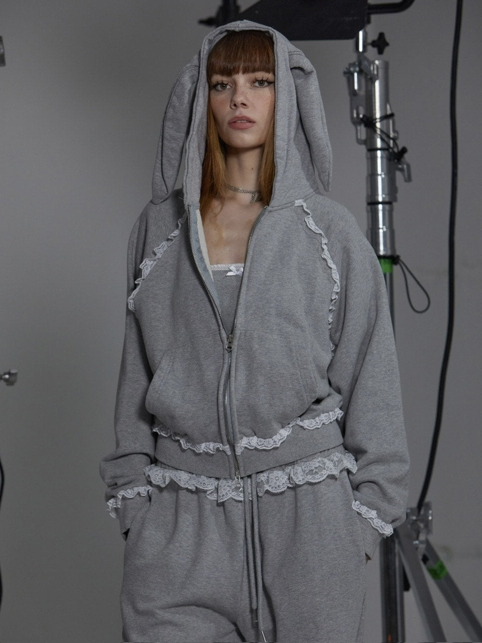 【GATELESS】RABBIT FRILL ZIP-UP HOODIE