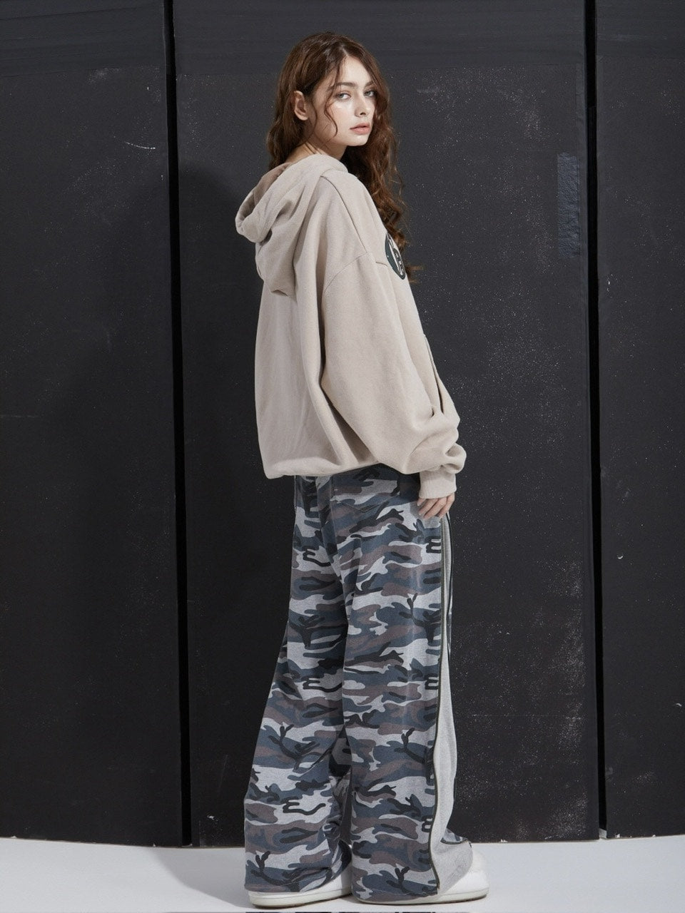 【GATELESS】SIDE ZIP CAMOUFLAGE SWEAT PANTS
