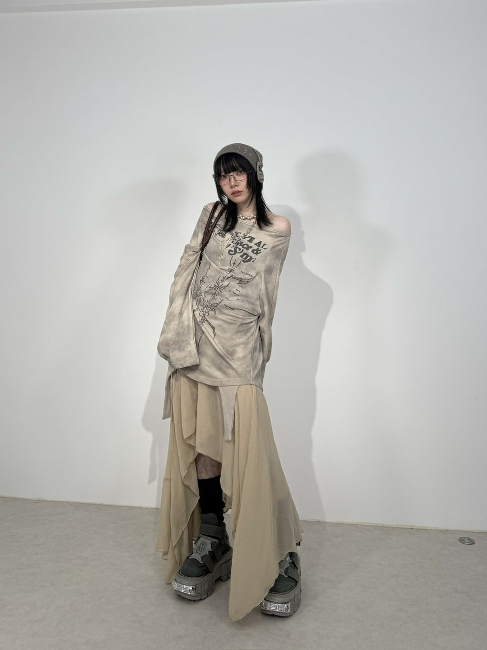 国際配送【Nerd out XU】asymmetry sheer long skirt (2color)