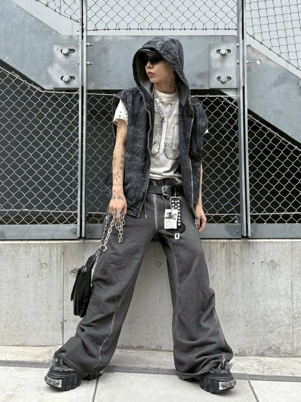 受注制【Never mind the XU】denim hood vest