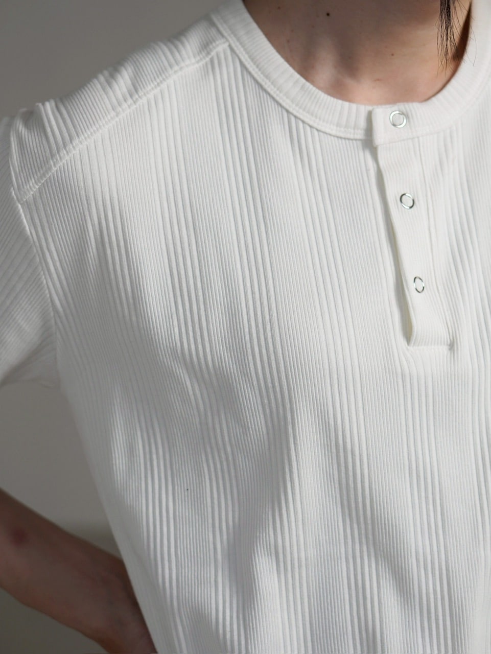 【Chikashitsu +】henry neck half sleeve tee (3color) / 【チカシツプラス】ヘンリーネック半袖Tシャツ