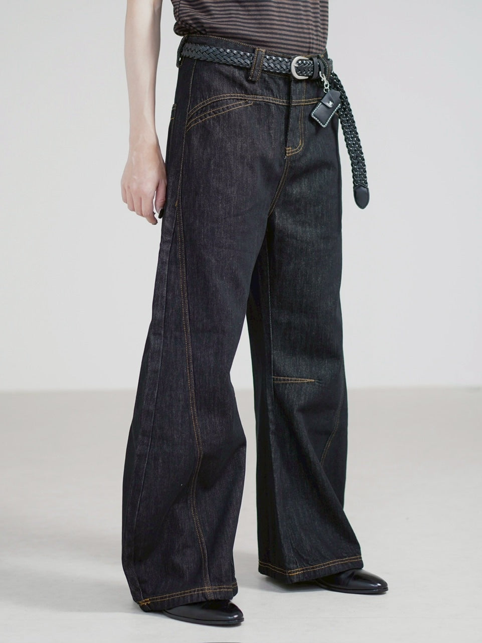 受注制【Chikashitsu +】lilting stitch curve denim pants / 【チカシツプラス】リルティングステッチカーブデニムパンツ