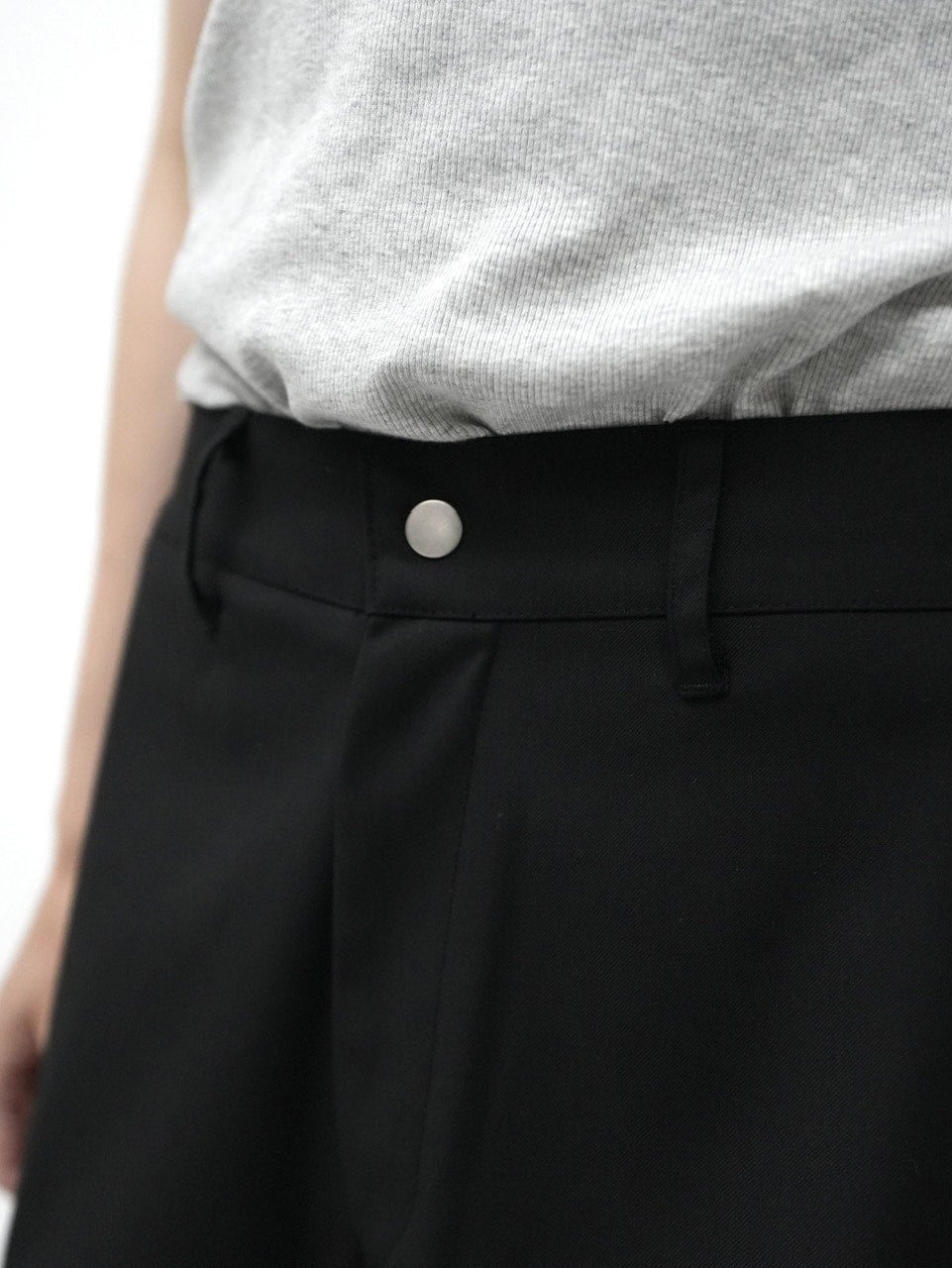 【CS】FLOW FIT DRAPE SLACKS(BLACK)