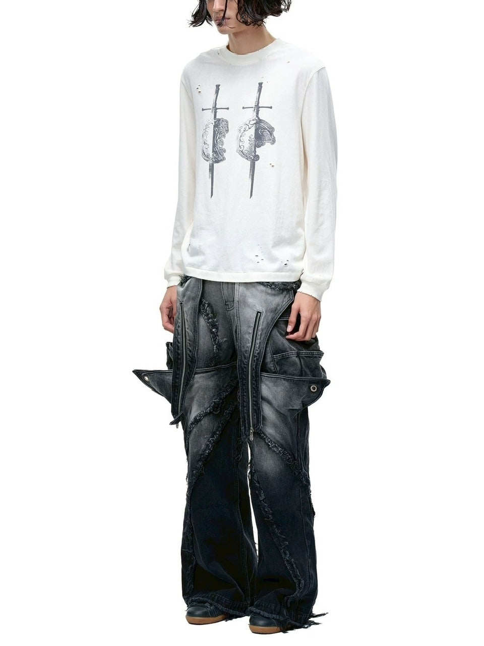 【The Boy Has No Patience】LUMINOUS DAWN SWORD & SHIELD TEE / 【ザボーイハズノーペーシェンス】ソードデザイングラフィックロゴダメージ長袖Tシャツ