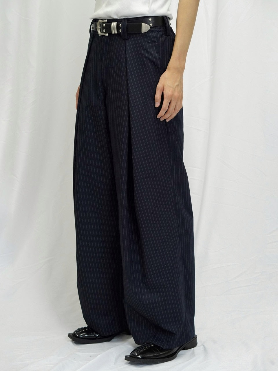 【CS】stripe cross tuck drape slacks (navy)