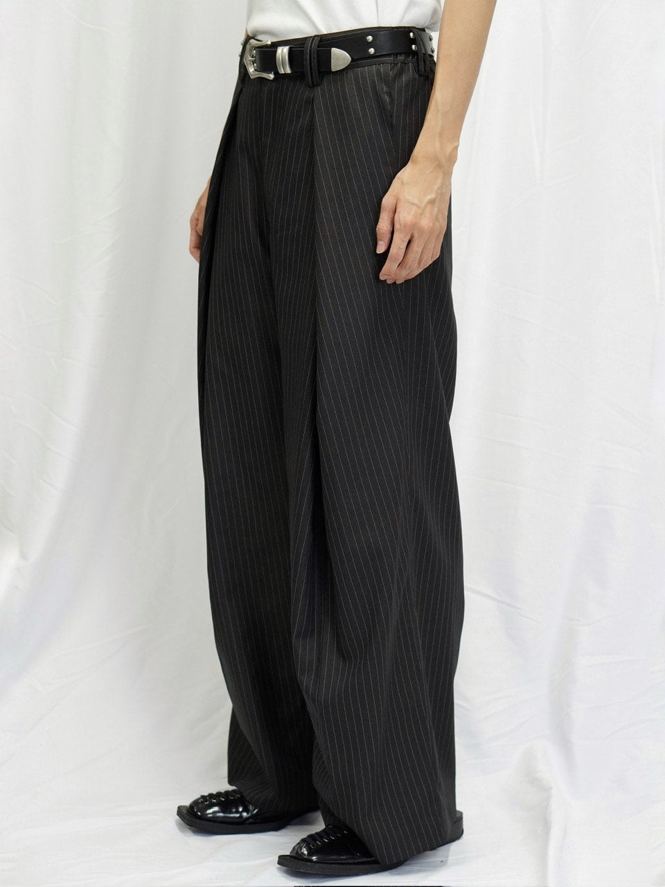 【CS】stripe cross tuck drape slacks (brown)