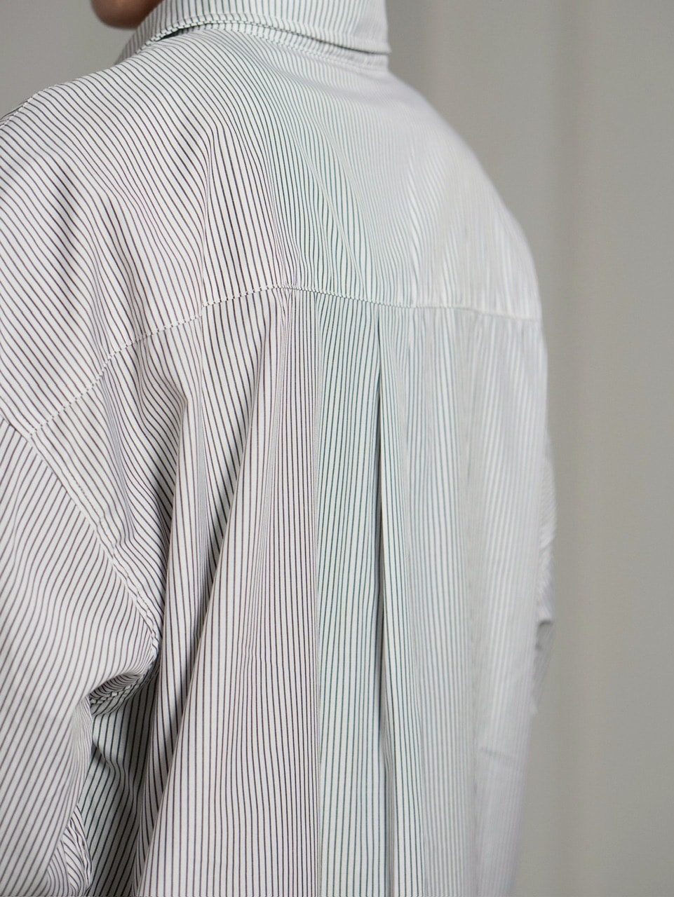 受注制【Chikashitsu +】cropped stripe shirt / 【チカシツプラス】クロップドストライプ長袖シャツ (3color)