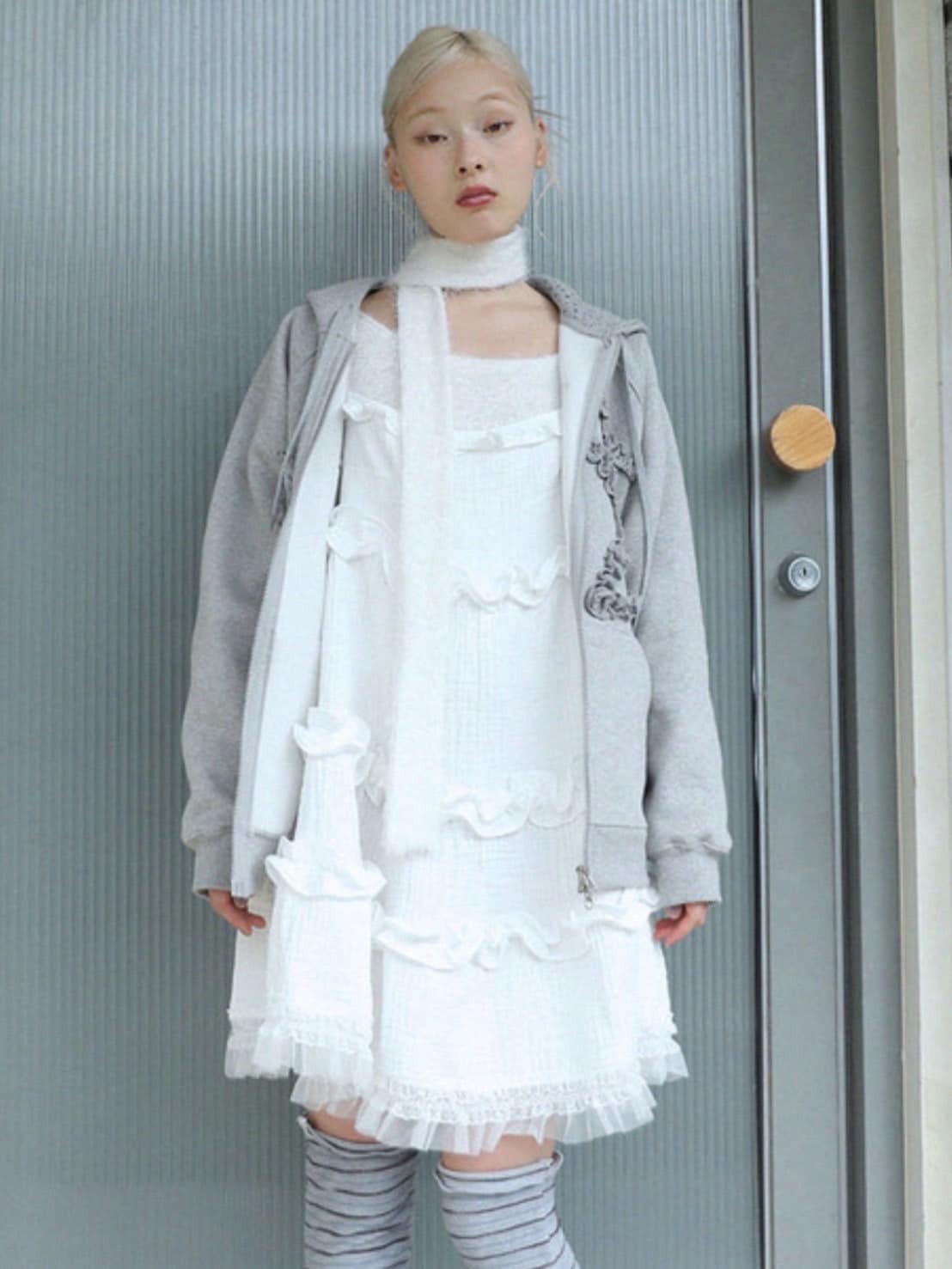 12/21 20:00 再販【Uglyshadow】SCARF ROUND T-SHIRT